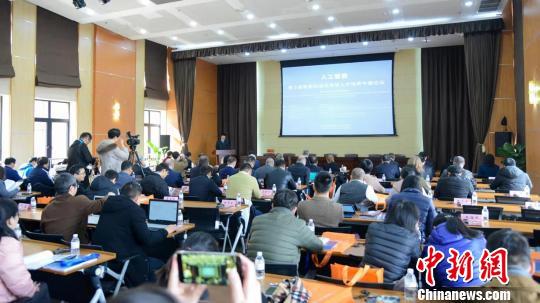 “人工智能：第三届智能制造应用型人才培养中德论坛”正在上海举行。 芊烨 摄